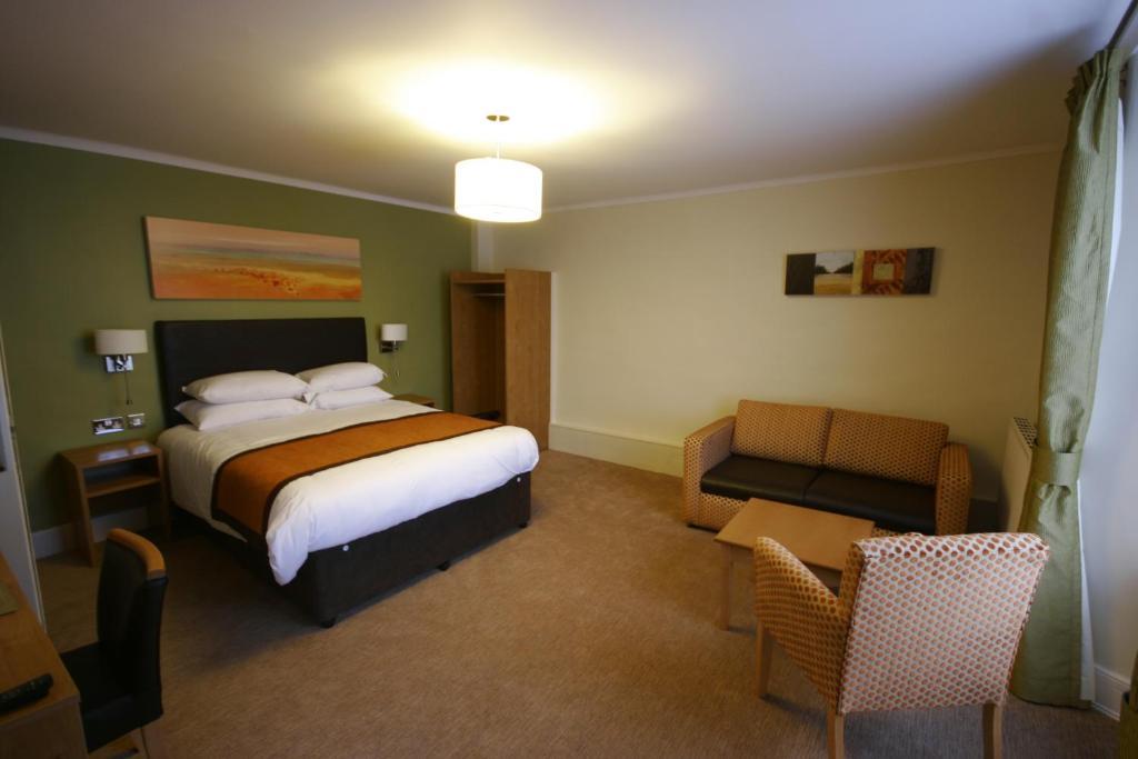 Thomas Arms Hotel Llanelli Room photo